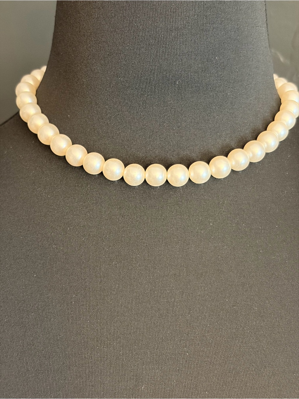 Pearl Bead Necklace in White Like New